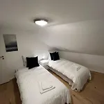 Furnished 2 Bedroom In Διαμέρισμα Κόλντινγκ